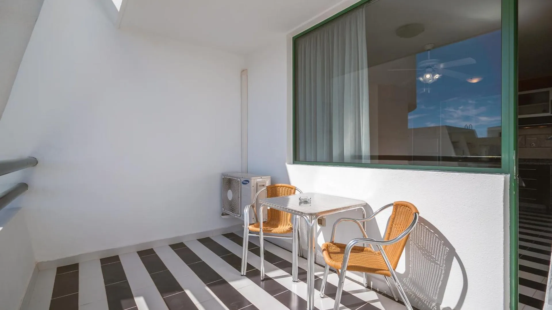 Optimist Tenerife Playa de las Americas  Aparthotel Playa de las Americas (Tenerife)